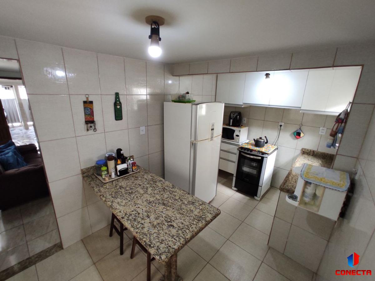 Casa à venda com 3 quartos, 210m² - Foto 4