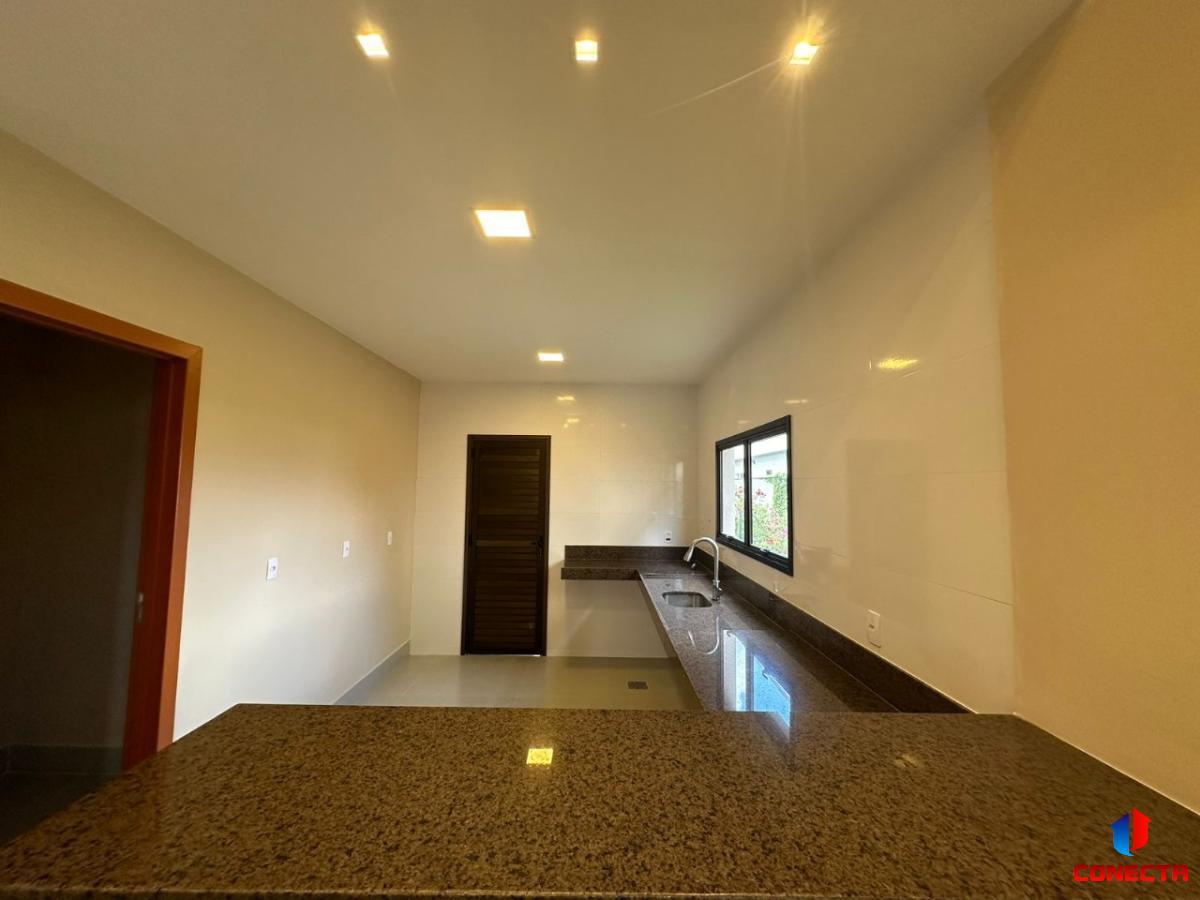 Casa à venda com 4 quartos, 200m² - Foto 14