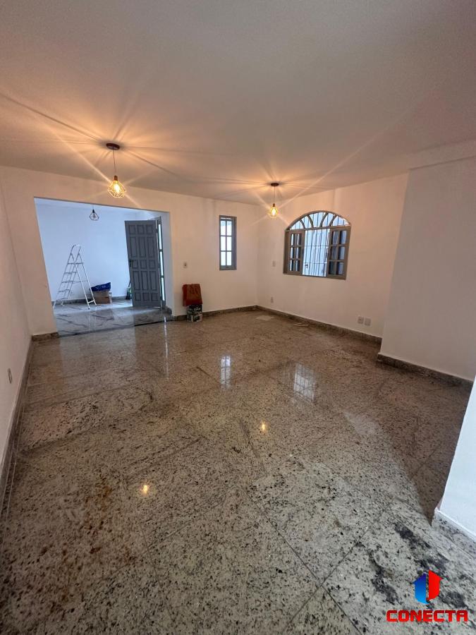 Casa à venda com 4 quartos, 300m² - Foto 3