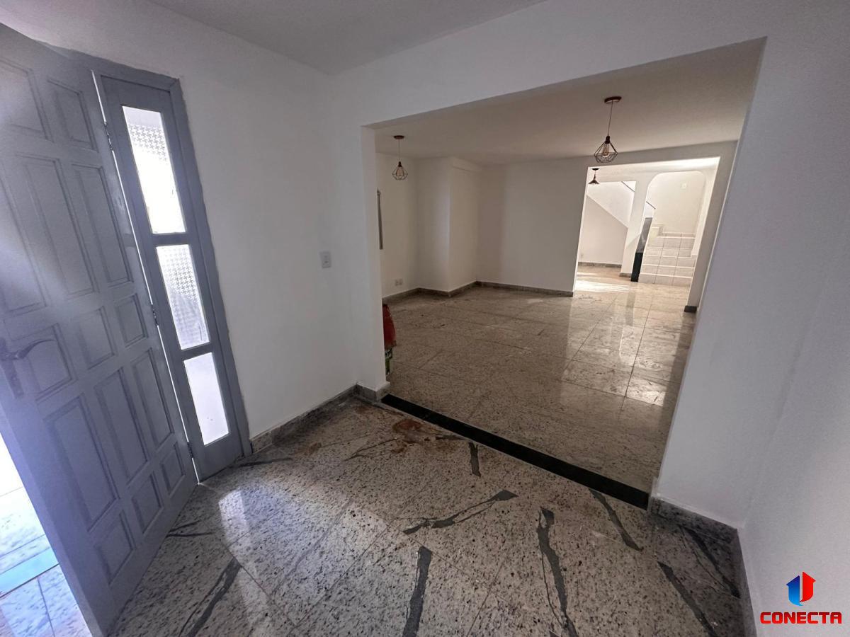 Casa à venda com 4 quartos, 300m² - Foto 2