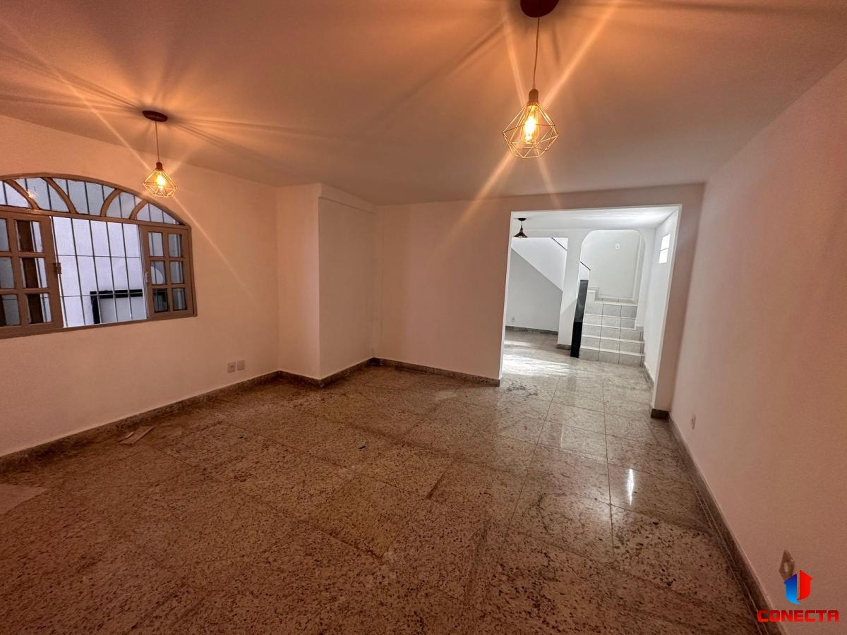 Casa à venda com 4 quartos, 300m² - Foto 4