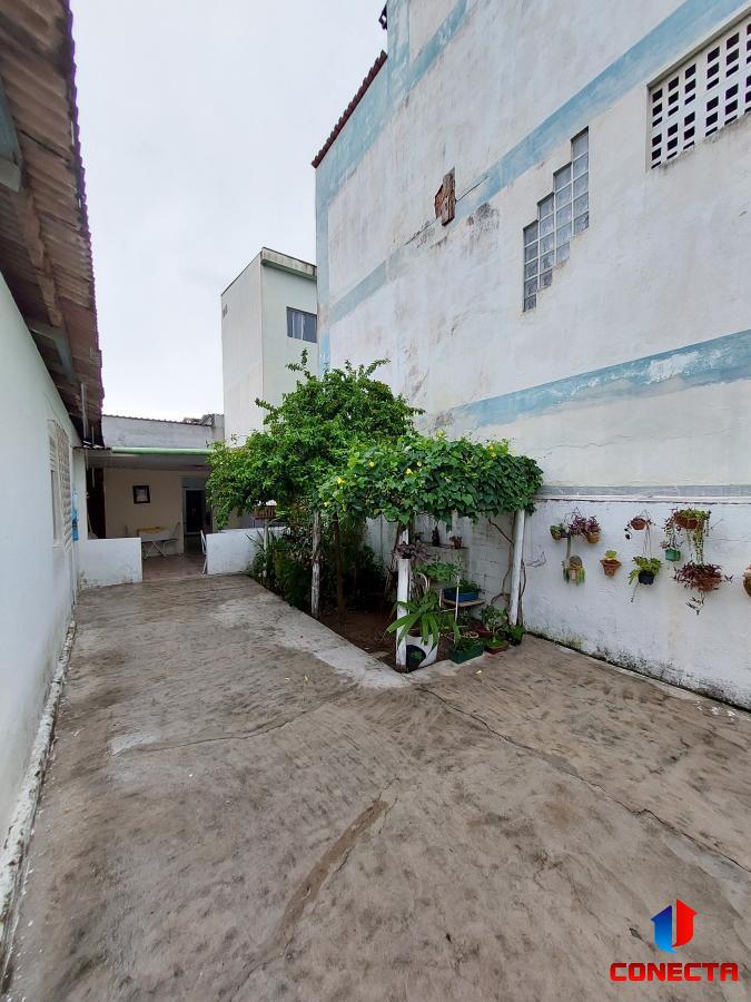 Casa à venda com 3 quartos, 210m² - Foto 6