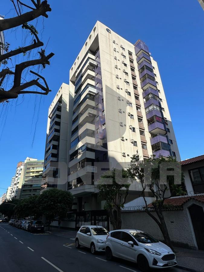 Apartamento à venda com 3 quartos, 115m² - Foto 2