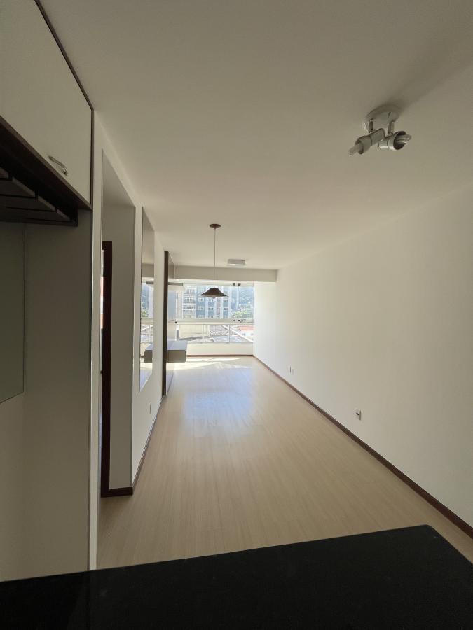 Apartamento à venda com 2 quartos, 65m² - Foto 1