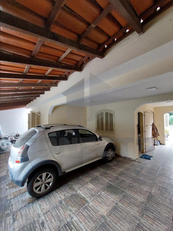 Casa à venda com 3 quartos, 172m² - Foto 1