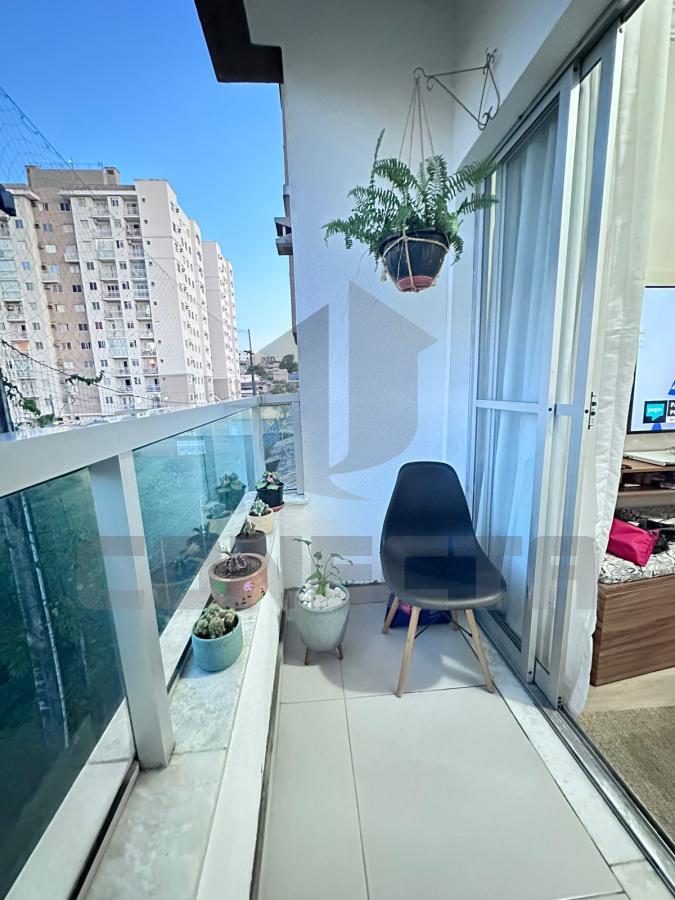 Apartamento à venda com 2 quartos, 63m² - Foto 2