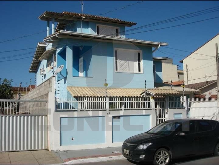 Casa à venda com 4 quartos, 240m² - Foto 1